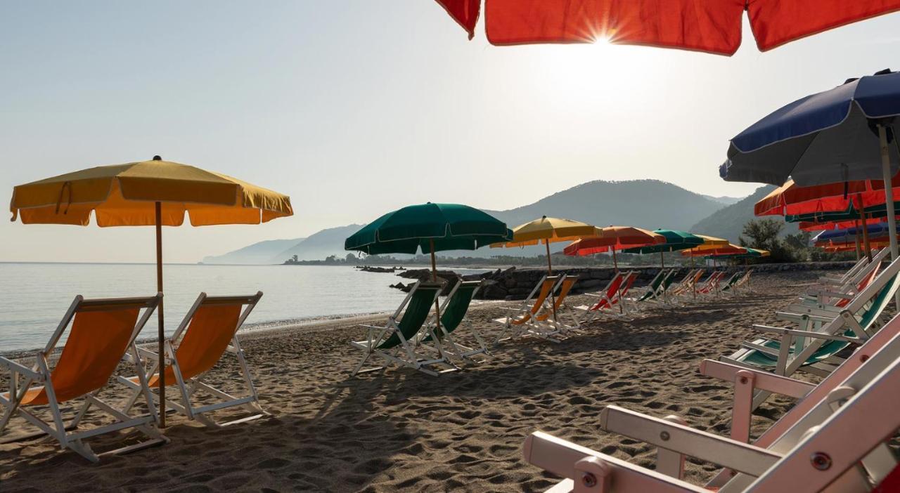 Testa Di Monaco - Basic Beach Accommodations Capo dʼOrlando Buitenkant foto